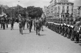 Visita oficial de Franco a Málaga. 27 y 28 de abril de 1961. Desfile. Plaza de la Marina. Málaga, España