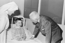 Visita del ministro de la Gobernación, Camilo Alonso Vega, al Hospital Civil. Marzo de 1967. Málaga (España)