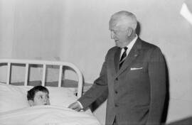 Visita del ministro de la Gobernación, Camilo Alonso Vega, al Hospital Civil. Marzo de 1967. Málaga (España)