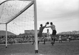 Inauguración del estadio de fútbol La Rosaleda. Partido CD Málaga contra Sevilla FC. Septiembre de 1941. Málaga, España.