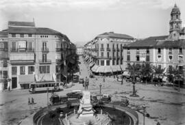 Glorieta del Marqués de Larios. Calle Larios. Alameda de Alfonso XIII. Acera de la Marina. Años veinte, siglo XX. Málaga, España. 01