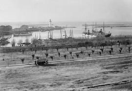 El puerto y el parque. Hacia 1910. Málaga, España. 01