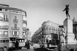 Glorieta del trabajador. Alameda de Pablo Iglesias. Calle 14 de Abril. Acera de la Marina. Años treinta, siglo XX. Málaga, España. 03