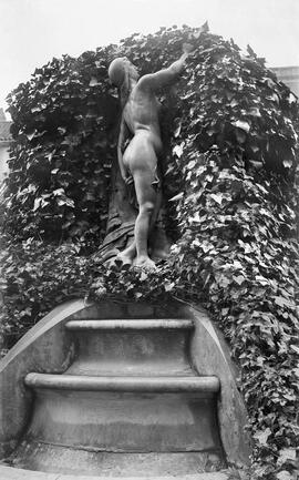 Carlos Larios y Martínez de Tejada. Monumento en el Parque de Málaga. Años treinta, siglo XX. Málaga, España.