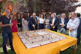 Tarta conmemorativa del 50 Aniversario de la Facultad de Económicas. Facultad de Ciencias Económicas y Empresariales. Octubre de 2015