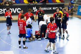 Jugador lesionado. Partido Corea del Sur - Rumanía. Categoría masculina. Campeonato del Mundo Universitario de Balonmano. Antequera. Julio de 2016