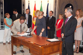 Toma de posesión de nuevos decanos, directores de centro y defensores de la Comunidad Universitaria. Rectorado. Junio de 2012