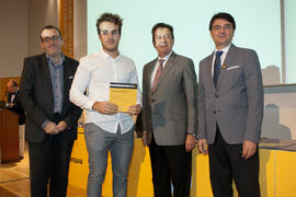 Entrega de becas. V Foro Arquia/Próxima 2016: Futuro Imperfecto. Paraninfo. Octubre de 2016