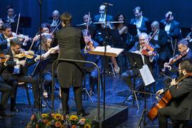 José Luis López Antón dirige a la Orquesta Sinfónica de Málaga. Concierto Conmemorativo del 50 Aniversario de la Universidad de Málaga. Auditorio Edgar Neville, Málaga. Junio de 2022