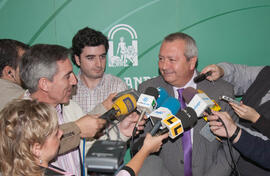 Entrega de distinciones por el Día de Andalucía. Escuela Técnica Superior de Ingeniería Informática. Febrero de 2007