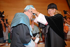 Investidura como Doctor "Honoris Causa" de D. Alfonso Canales Pérez Bryan por la Universidad de Málaga. Salón de Actos del Rectorado. Mayo de 2005