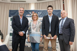 Entrega de becas Alumni-UMA a alumnos pertenecientes a la Hermandad de Estudiantes. Hotel AC Málaga Palacio. Mayo de 2015