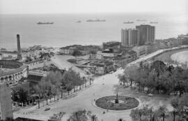 Málaga. Vistas del Puerto y la Malagueta desde el Castillo de Gibralfaro. Diciembre de 1963