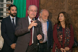 Francisco de la Torre en la inauguración de la placa conmemorativa de la Casa Natal de Eugenio Chicano. Málaga. Octubre de 2017