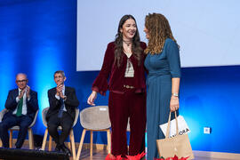 María Figueroa y Macarena Parrado. Entrega de la distinción "Oikonomos" de la Facultad de Ciencias Económicas y Empresariales de la Universidad de Málaga. Paraninfo. Diciembre de 2024