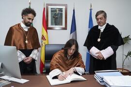 Firma de Libro de Visitas previa a la investidura de Andrea Goldsmith como doctora "Honoris Causa" por la Escuela Técnica Superior de Ingeniería de Telecomunicación de la Universidad de Málaga. Paraninfo. Octubre de 2024