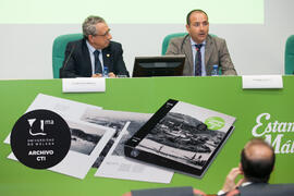 José Ángel Narváez y Manuel Castillo en la presentación del coleccionable de Diario Sur "Estampas de Málaga 2". Edificio del Rectorado. Septiembre de 2016