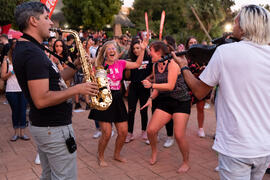 Actuación del grupo musical "Who Killed the DJ". Welcome to UMA. Bienvenida a los alumnos de intercambio internacional de la Universidad de Málaga. Jardín botánico. Octubre de 2019