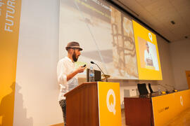 Carles Oliver Barceló. Presentación del proyecto "Ecobarrio UAC2 en Campos, Mallorca". V Foro Arquia/Próxima 2016: Futuro Imperfecto. Paraninfo. Octubre de 2016