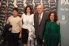 Foto de grupo tras la inauguración de la exposición "Paisajes Andaluces", de Eugenio Chicano. Museo del Patrimonio Municipal. Diciembre de 2016