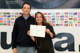 José Carlos Godoy con una alumna en su graduación. Centro Internacional de Español. Marzo de 2015