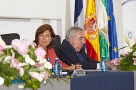 María Valpuesta y José Antonio Molina. Homenaje al personal que cumple 25 años al servicio de la Universidad de Málaga y al personal jubilado. Paraninfo. Julio de 2013