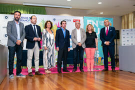 Foto de grupo. Encuentro con José María Aznar. Cursos de Verano de la Universidad de Málaga. Edificio del Rectorado. Julio de 2018