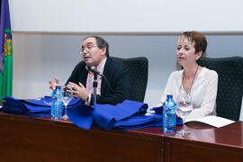 Víctor Manuel Heredia e Isabel Jiménez Lucena. Graduación y clausura del curso del Aula de Mayores de la Universidad de Málaga. Paraninfo. Junio de 2017