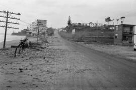 Málaga. Carretera de Cádiz cortada por el temporal de viento. Enero de 1963