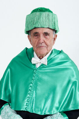 Retrato de Luis Enrique de la Villa previo a su investidura como Doctor "Honoris Causa" por la Universidad de Málaga. Paraninfo. Octubre de 2024