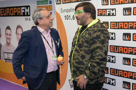 José Ángel Narváez y Wally López en el estand de Europa FM. Jornadas de Puertas Abiertas de la Universidad de Málaga. Complejo Polideportivo Universitario. Abril de 2018