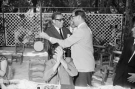 Feria de Málaga. El alcalde Francisco García Grana junto a otras personalidades en la feria del Real. Julio de 1963