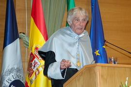 Armand Mattelart en su investidura como Doctora "Honoris Causa" por la Facultad de Ciencias de la Comunicación de la Universidad de Málaga. Rectorado. Abril de 2014