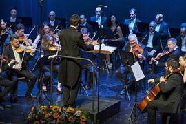 José Luis López Antón dirige a la Orquesta Sinfónica de Málaga. Concierto Conmemorativo del 50 Aniversario de la Universidad de Málaga. Auditorio Edgar Neville, Málaga. Junio de 2022