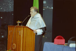 Investidura como Doctor "Honoris Causa" de D. Manuel Alcántara por la Universidad de Málaga. Teatro Cervantes. Noviembre de 2000