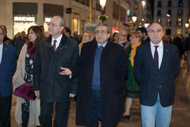 Francisco de la Torre, José Ángel Narváez y Elías Bendodo en la inauguración de la exposición "La Universidad de Málaga del Siglo XXI".  Calle Larios. Enero de 2017