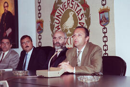 Firma del convenio Diderot para la realización de la Enciclopedia Electrónica de Andalucía. Mayo de 1991
