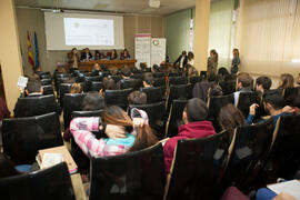 Isabel Abad presenta la mesa redonda "Innovación y emprendimiento social". Seminario "Emprende 21". Facultad de Ciencias Económicas y Empresariales. Noviembre de 2016