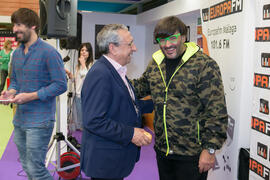 José Ángel Narváez y Wally López en el estand de Europa FM. Jornadas de Puertas Abiertas de la Universidad de Málaga. Complejo Polideportivo Universitario. Abril de 2018
