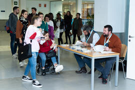 Entrega de acreditaciones. "Dialogando" con Ousman Umar. Facultad de Estudios Sociales y del Trabajo. Marzo de 2020