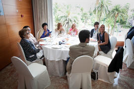 Asistentes a la entrega de becas Alumni-UMA a alumnos pertenecientes a la Hermandad de Estudiantes. Hotel AC Málaga Palacio. Mayo de 2015
