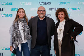 María Guerrero, Juan Francisco Gutiérrez y María José Mendoza. Visita de la Ministra de Economía Nadia Calviño a la Universidad de Málaga. Facultad de Ciencias Económicas y Empresariales. Enero de 2022