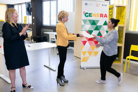 Entrega de diploma. Clausura del programa "Genera". Edificio "The Green Ray". Junio de 2019
