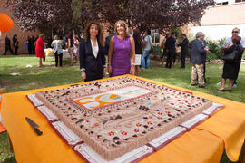 Tarta conmemorativa del 50 Aniversario de la Facultad de Económicas. Facultad de Ciencias Económicas y Empresariales. Octubre de 2015