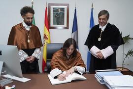 Firma de Libro de Visitas previa a la investidura de Andrea Goldsmith como doctora "Honoris Causa" por la Escuela Técnica Superior de Ingeniería de Telecomunicación de la Universidad de Málaga. Paraninfo. Octubre de 2024
