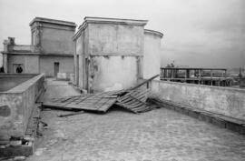 Málaga. Daños en la cubierta de la Hermandad de Pescadores como consecuencia del temporal de viento. Enero de 1963