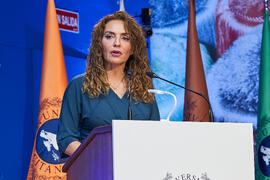 Macarena Parrado. Entrega de la distinción "Oikonomos" de la Facultad de Ciencias Económicas y Empresariales de la Universidad de Málaga. Paraninfo. Diciembre de 2024