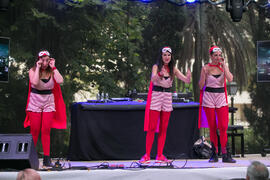 Representación de la obra "Superheroínas, S.L." de la compañía de teatro Caramala. Cursos de Verano de la Universidad de Málaga. Marbella. Julio de 2018