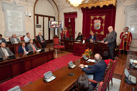 Intervención de Eugenio Chicano tras la entrega de la Medalla de la Ciudad y su nombramiento como Hijo Predilecto. Ayuntamiento de Málaga. Octubre de 2014