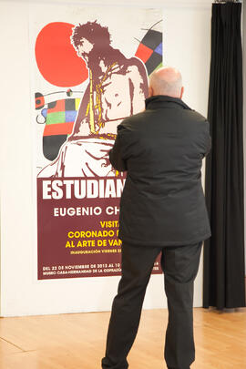 Inauguración de la exposición "Visitación del Coronado de Espinas ante el arte de vanguardia" por Eugenio Chicano. Casa Hermandad de la Cofradía. Noviembre de 2013